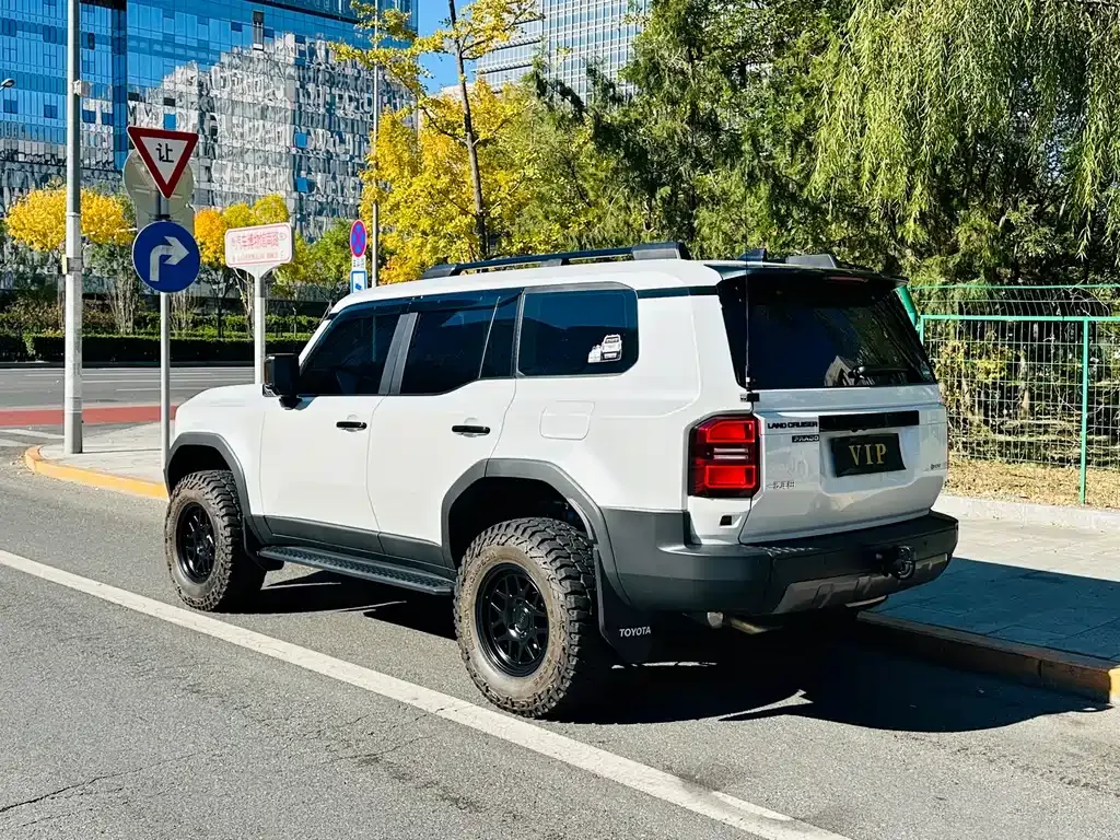Toyota Prado — фото 6