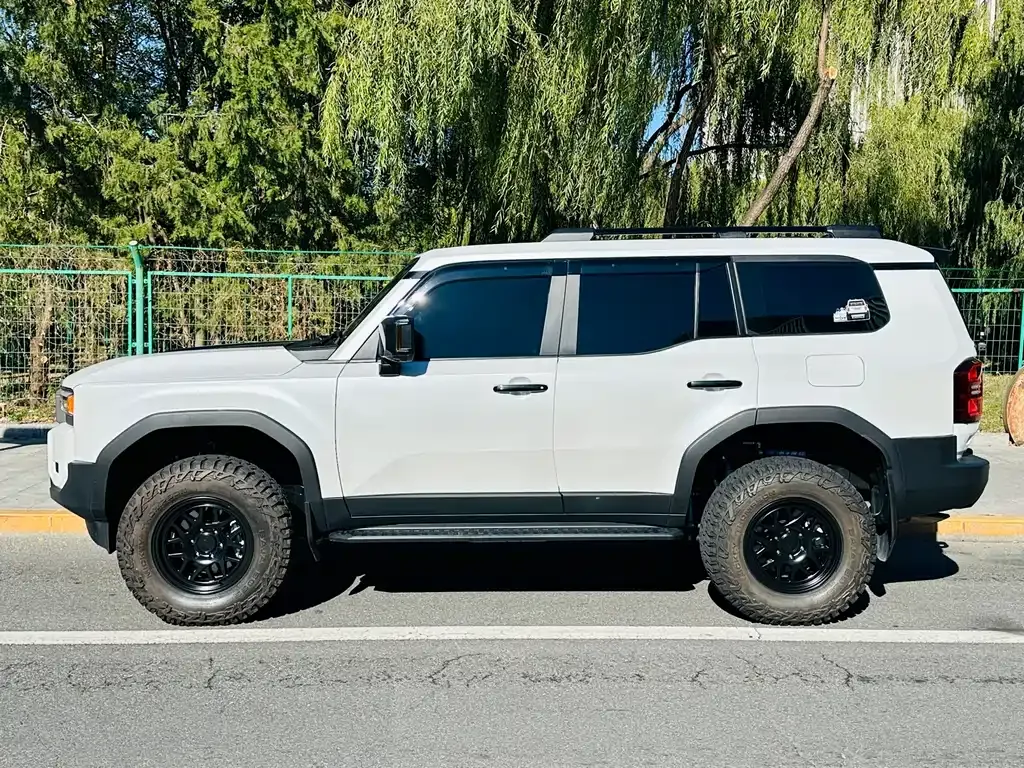 Toyota Prado — фото 7