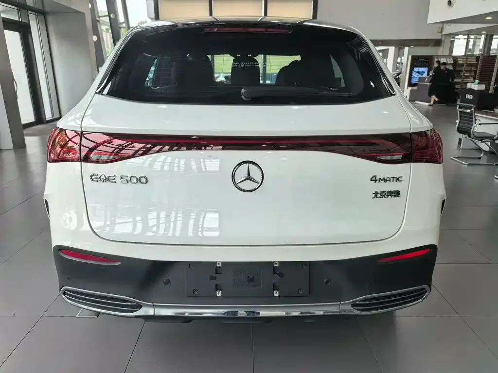 Mercedes-Benz EQE SUV — фото 6