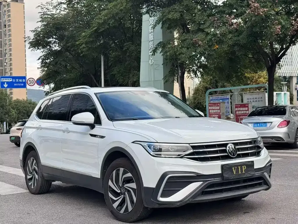 Volkswagen Tiguan L — фото 3