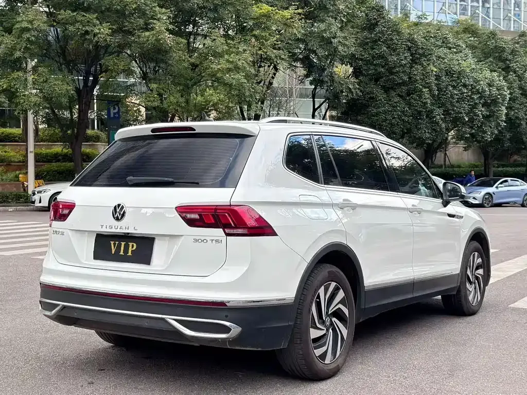 Volkswagen Tiguan L — фото 8