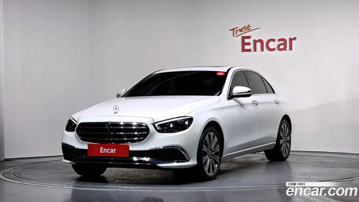Mercedes-Benz E-Class — фото 1