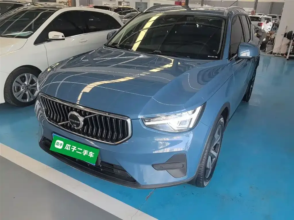 Volvo XC40 — фото 1