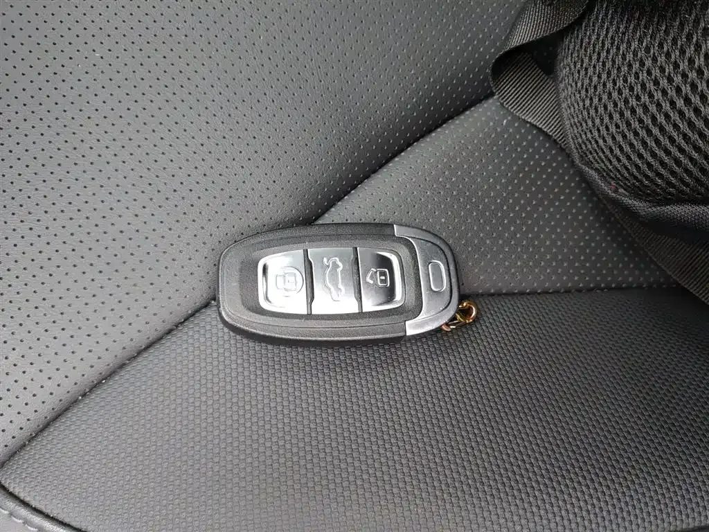 Hongqi E-QM5 — фото 9