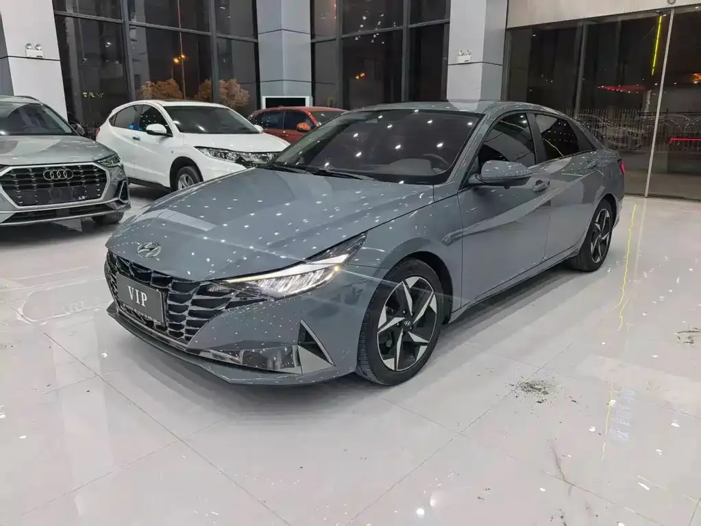 Hyundai Elantra — фото 1