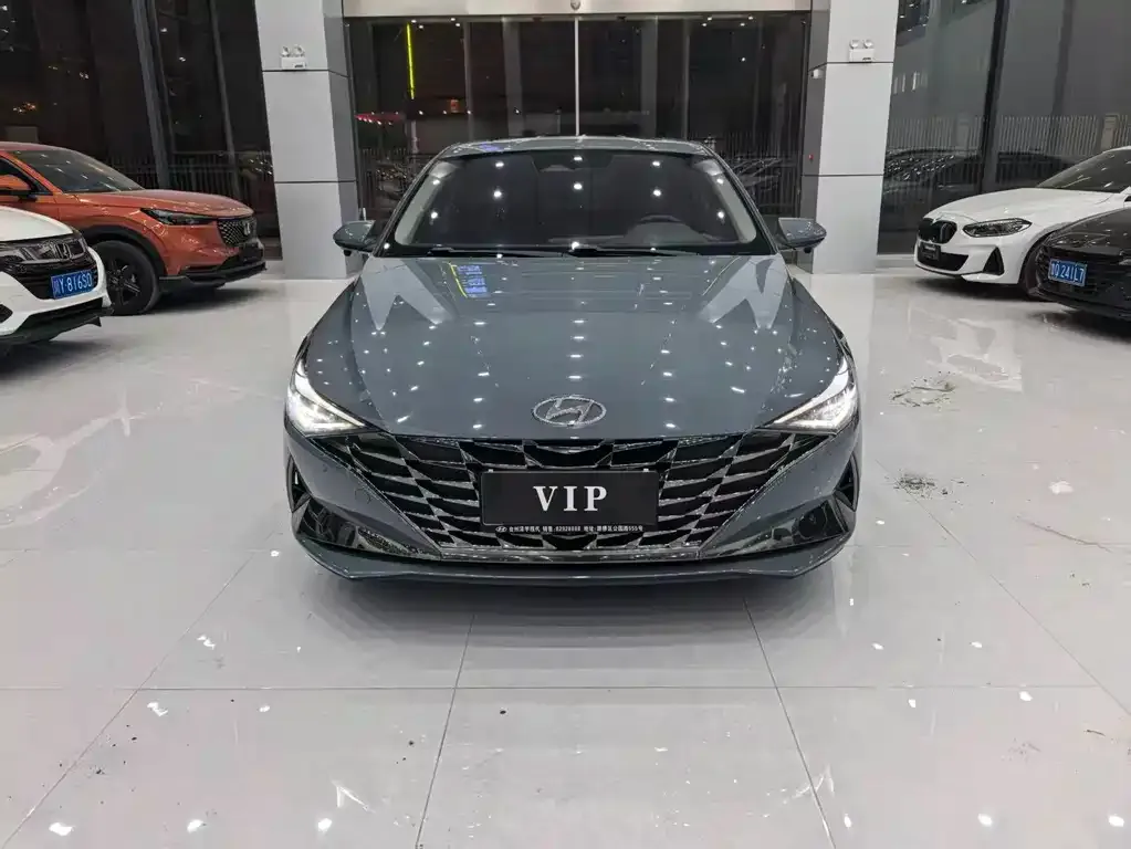 Hyundai Elantra — фото 2