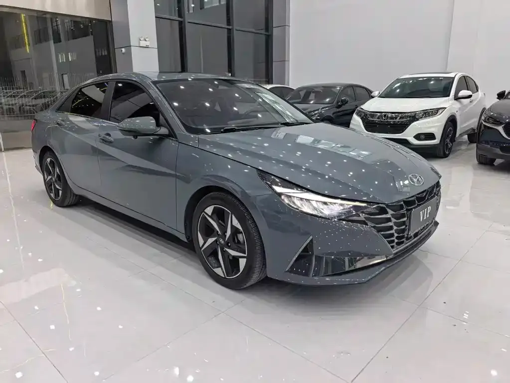 Hyundai Elantra — фото 3