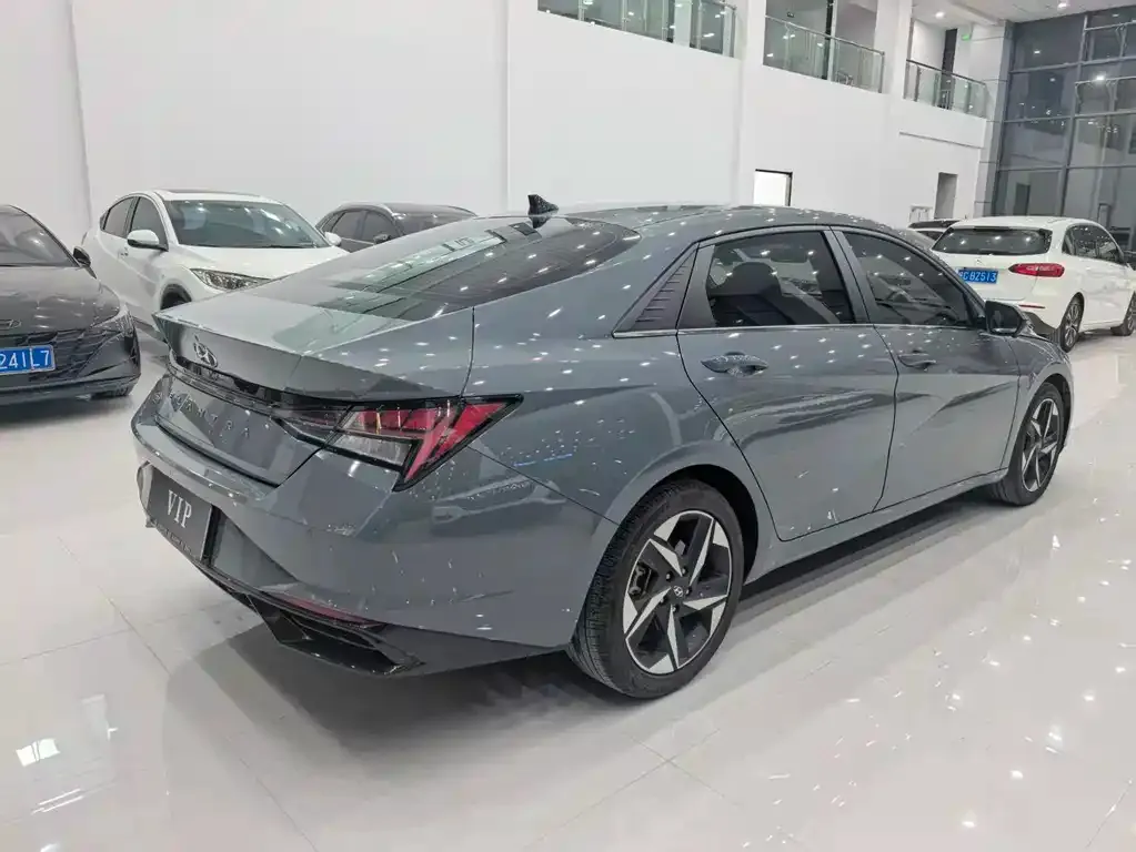 Hyundai Elantra — фото 4