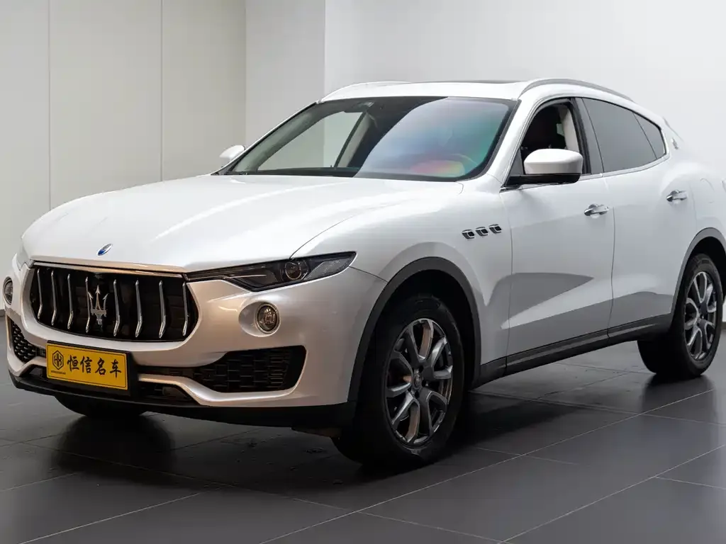 Maserati Levante — фото 1