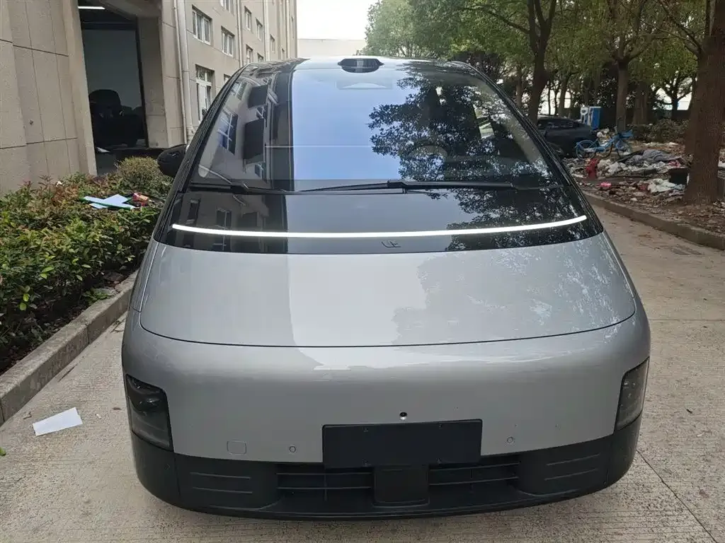 Li Auto MEGA — фото 3