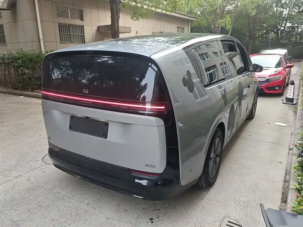 Li Auto MEGA — фото 7