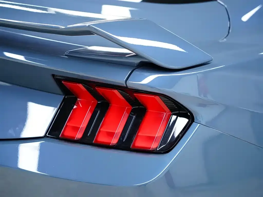 Ford Mustang — фото 4