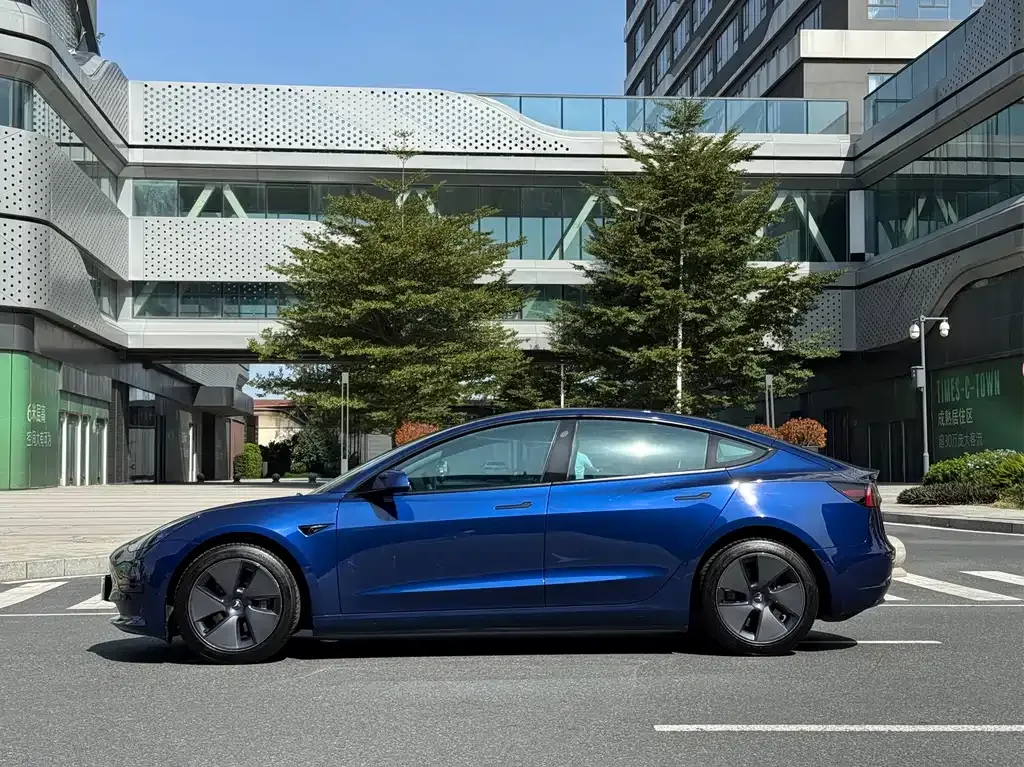 Tesla Model 3 — фото 4