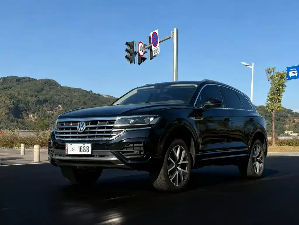 Volkswagen Touareg — фото 1