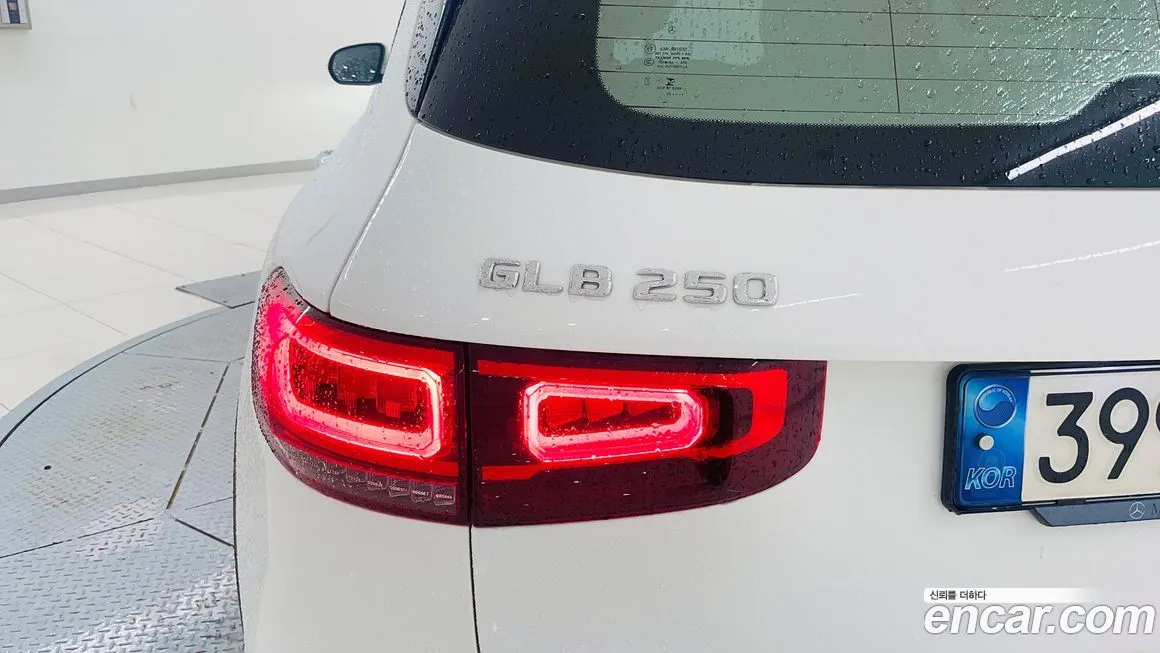 Mercedes-Benz GLB-Class — фото 10