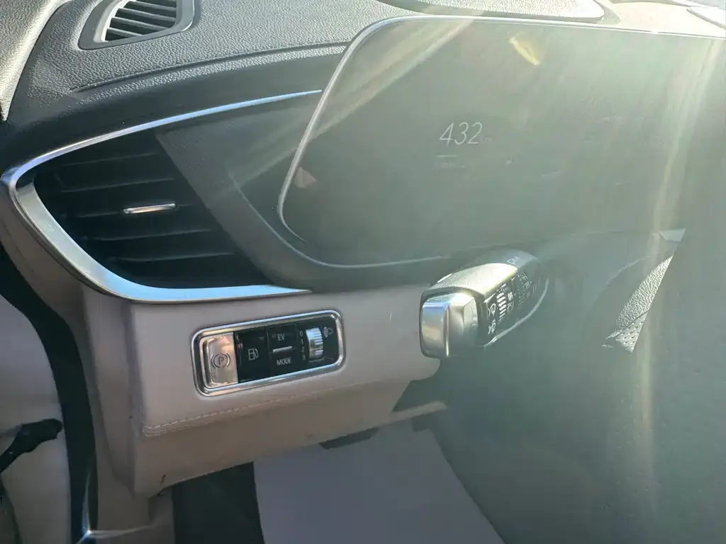 Buick GL8 Hybrid — фото 10