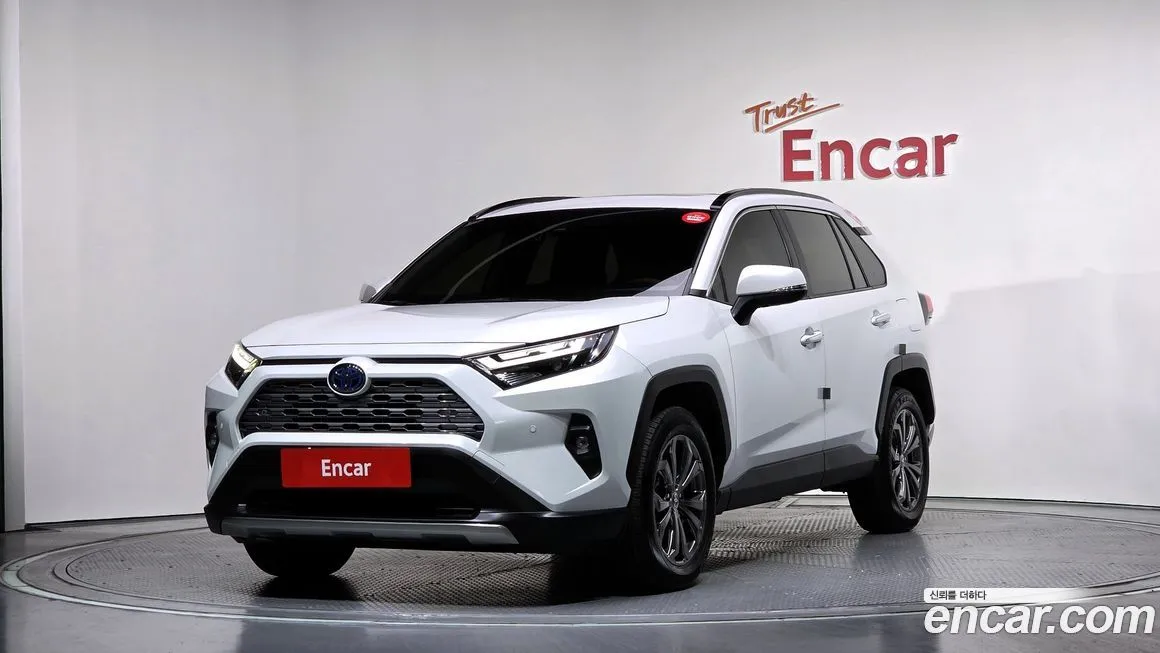Toyota RAV4 — фото 1