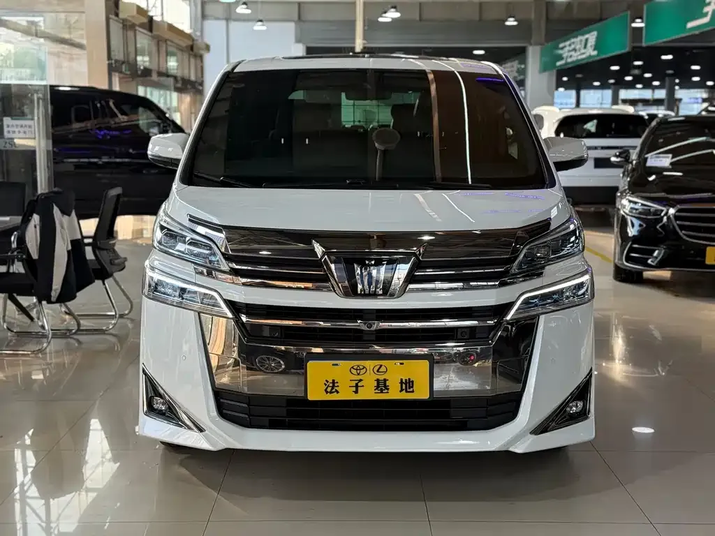 Toyota Vellfire — фото 2