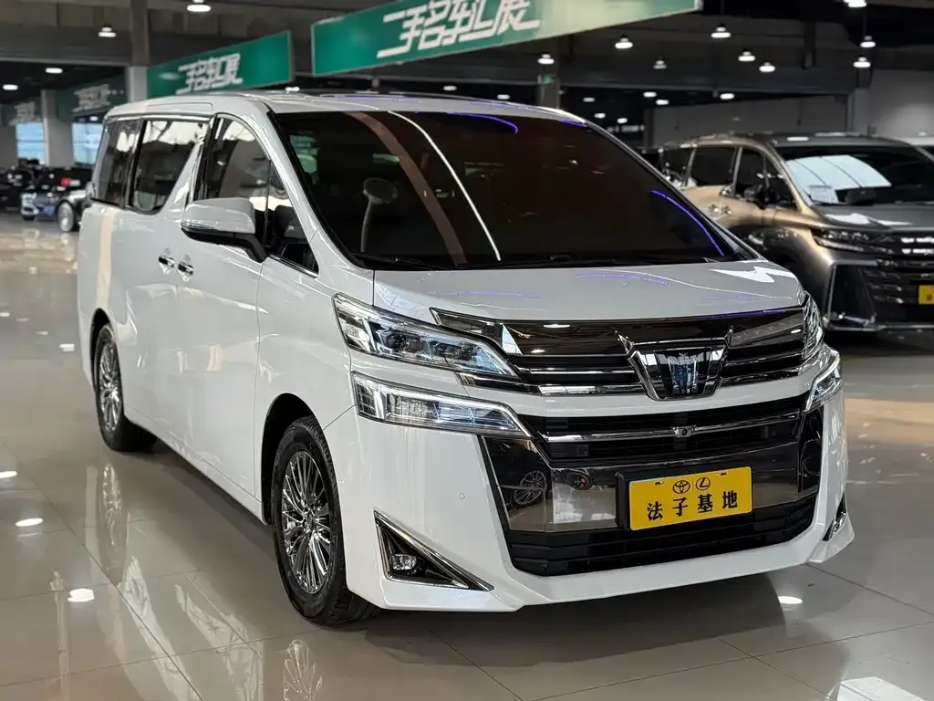 Toyota Vellfire — фото 3