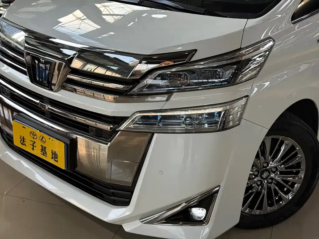 Toyota Vellfire — фото 5