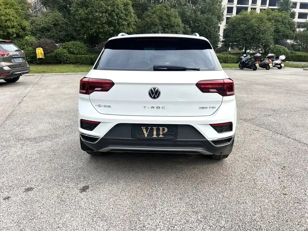 Volkswagen T-Roc — фото 1