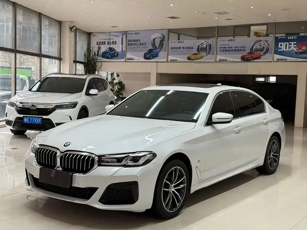 BMW 5 Series — фото 1