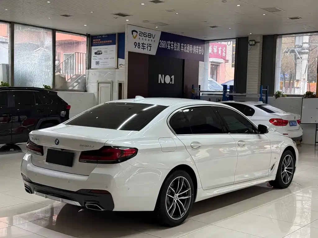 BMW 5 Series — фото 4