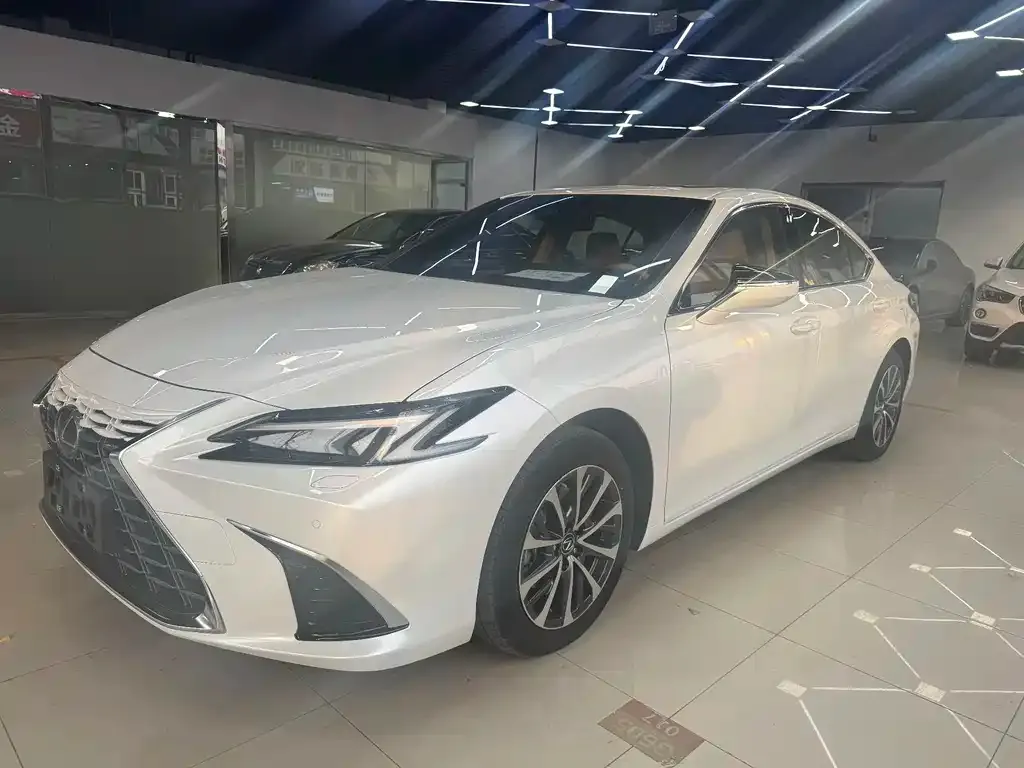 Lexus ES — фото 1