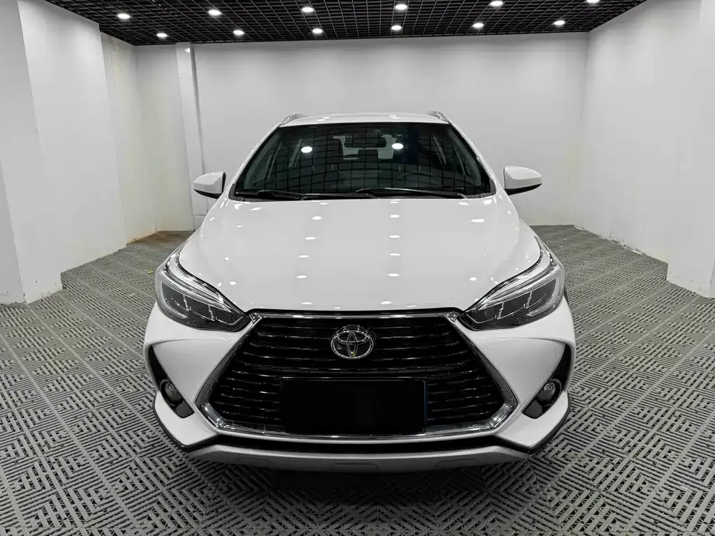 Toyota Yaris L — фото 2