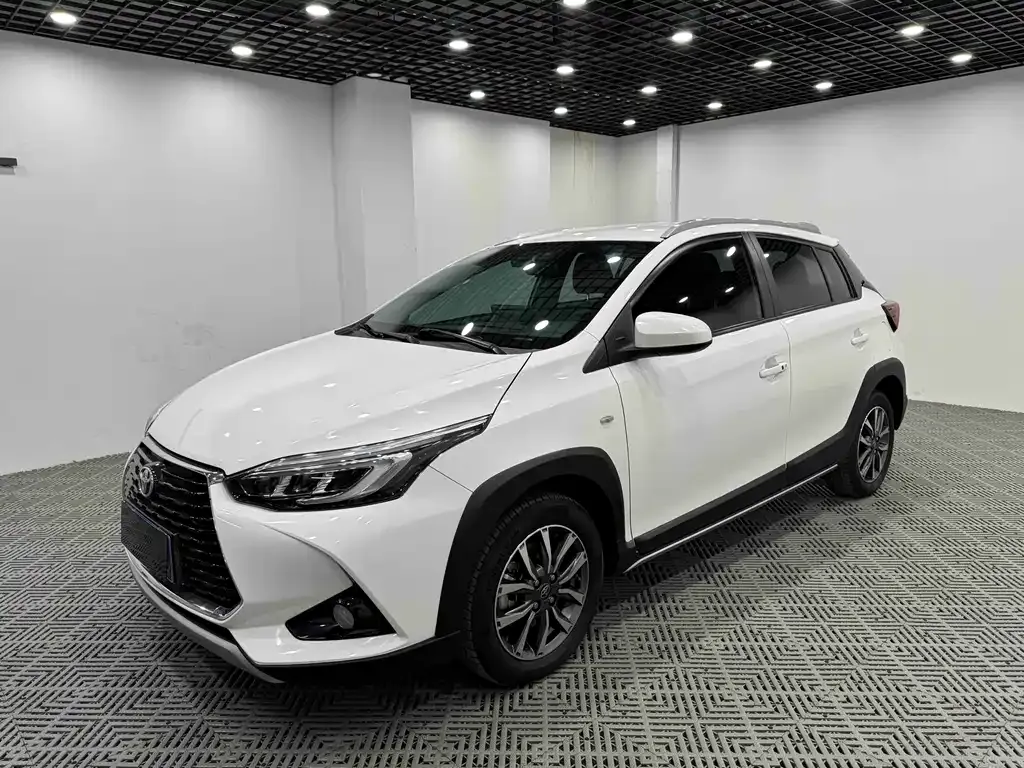 Toyota Yaris L — фото 3