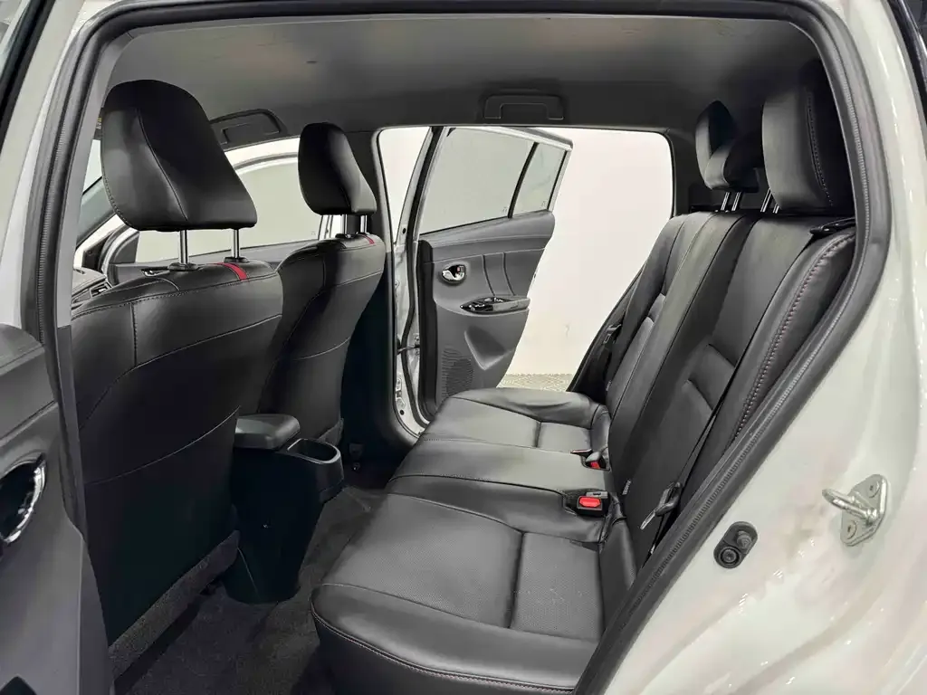 Toyota Yaris L — фото 6