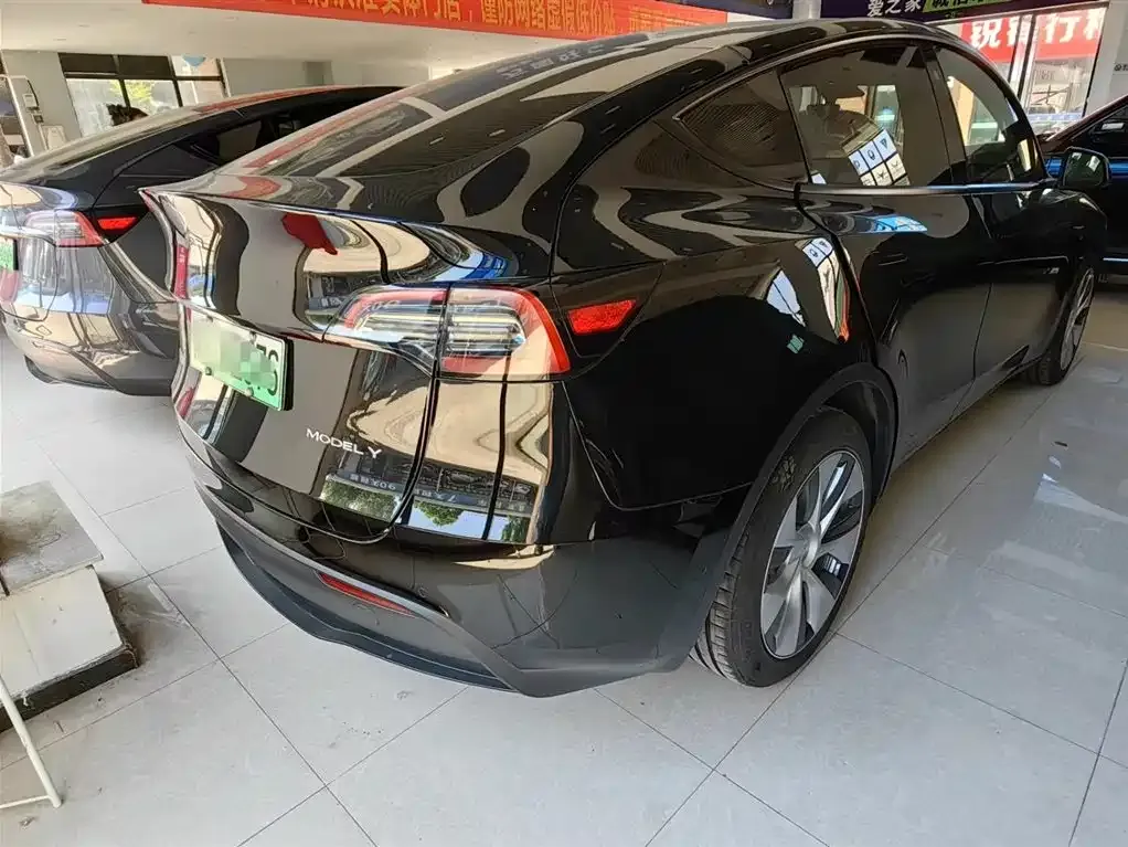 Tesla Model Y — фото 9