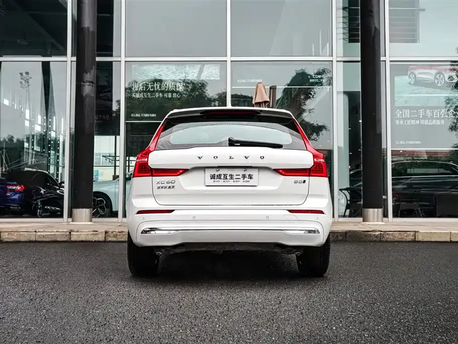 Volvo XC60 — фото 7