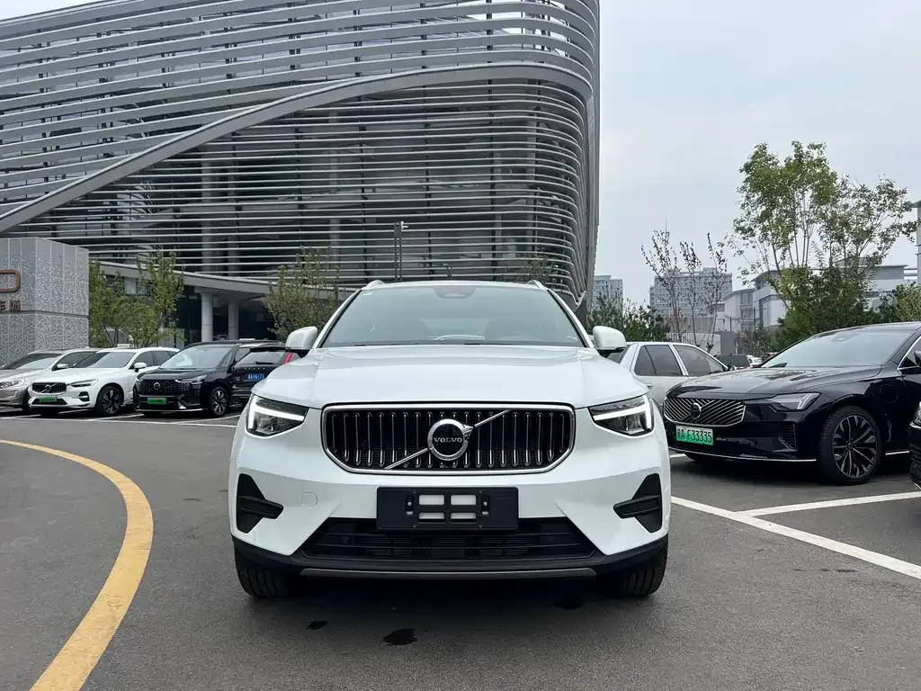 Volvo XC40 — фото 2