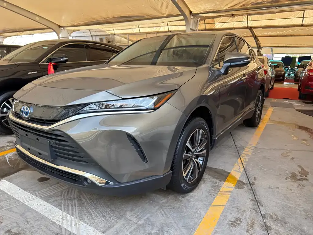 Toyota Harrier — фото 1