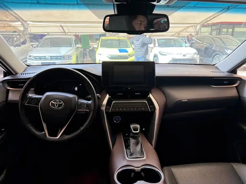 Toyota Harrier — фото 4