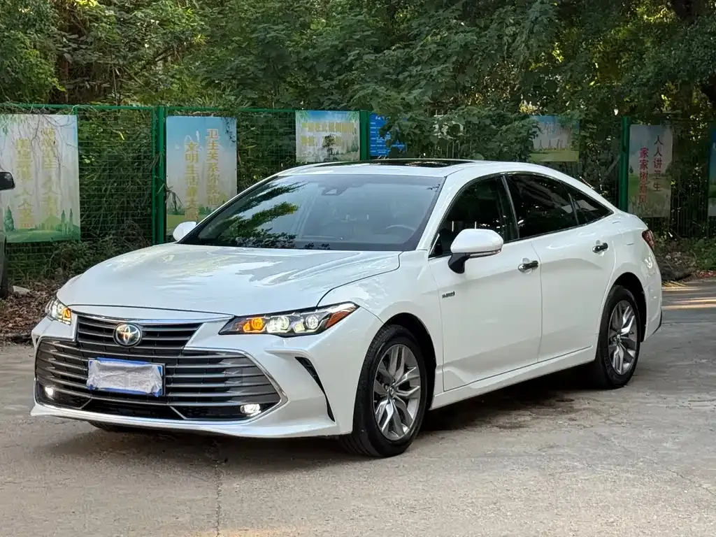 Toyota Avalon — фото 1