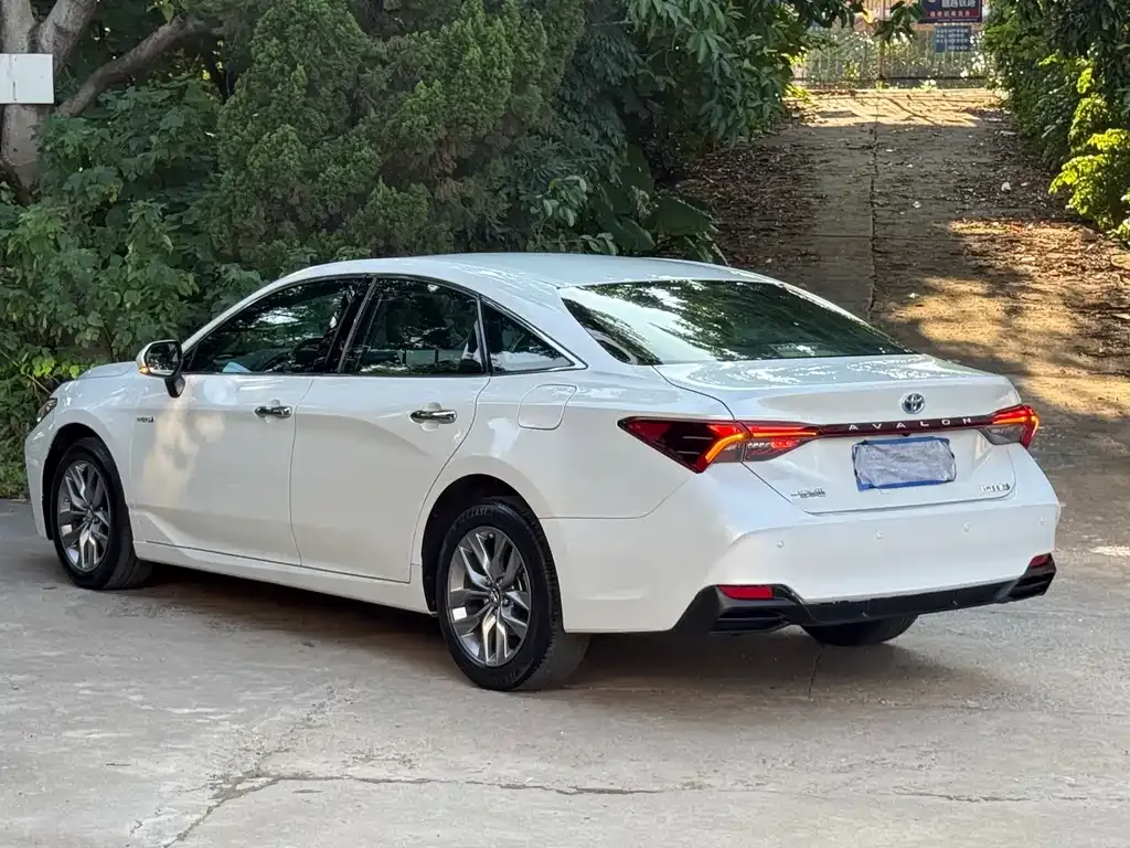Toyota Avalon — фото 4