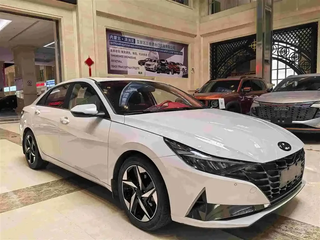 Hyundai Elantra — фото 3