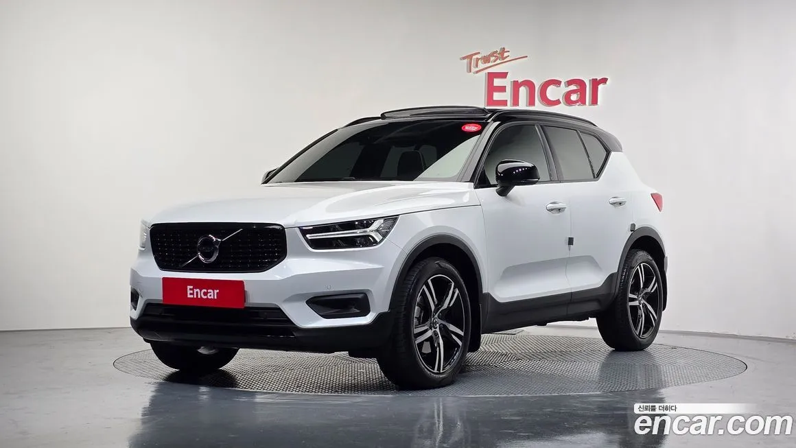 Volvo XC40 — фото 1