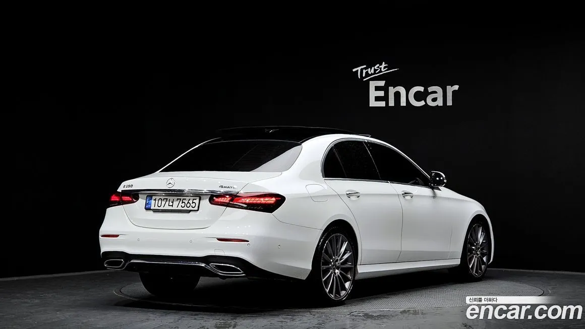 Mercedes-Benz E-Class — фото 2