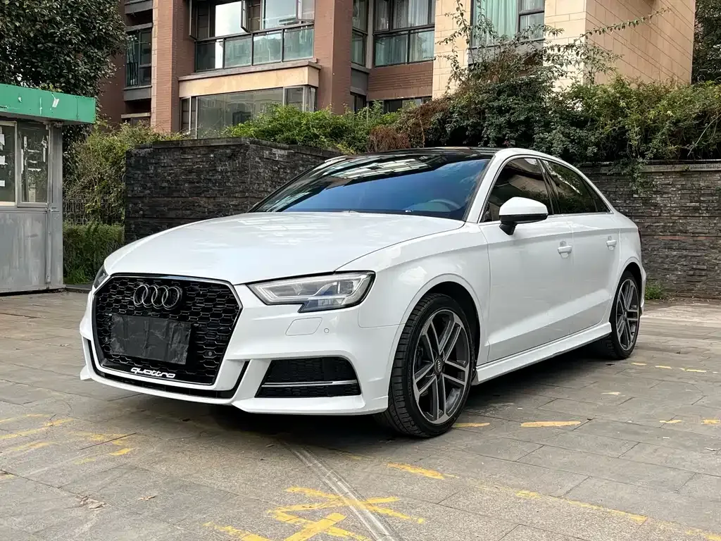 Audi A3 — фото 1