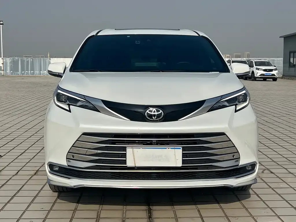 Toyota Sienna — фото 2