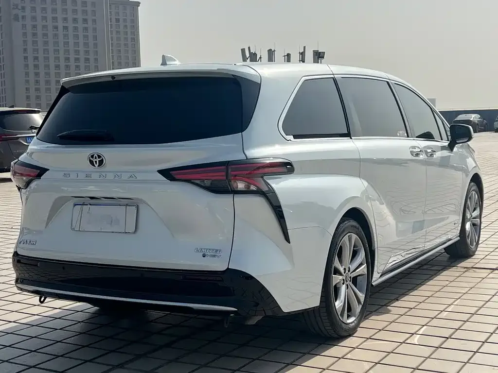 Toyota Sienna — фото 6