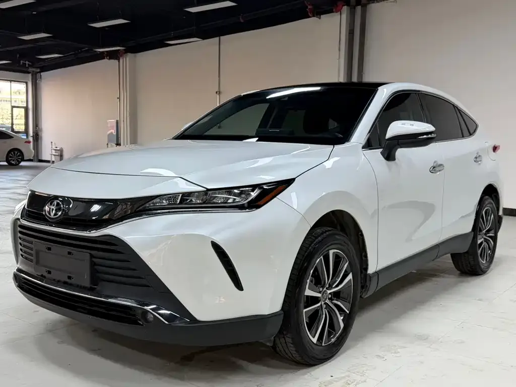 Toyota Harrier — фото 1