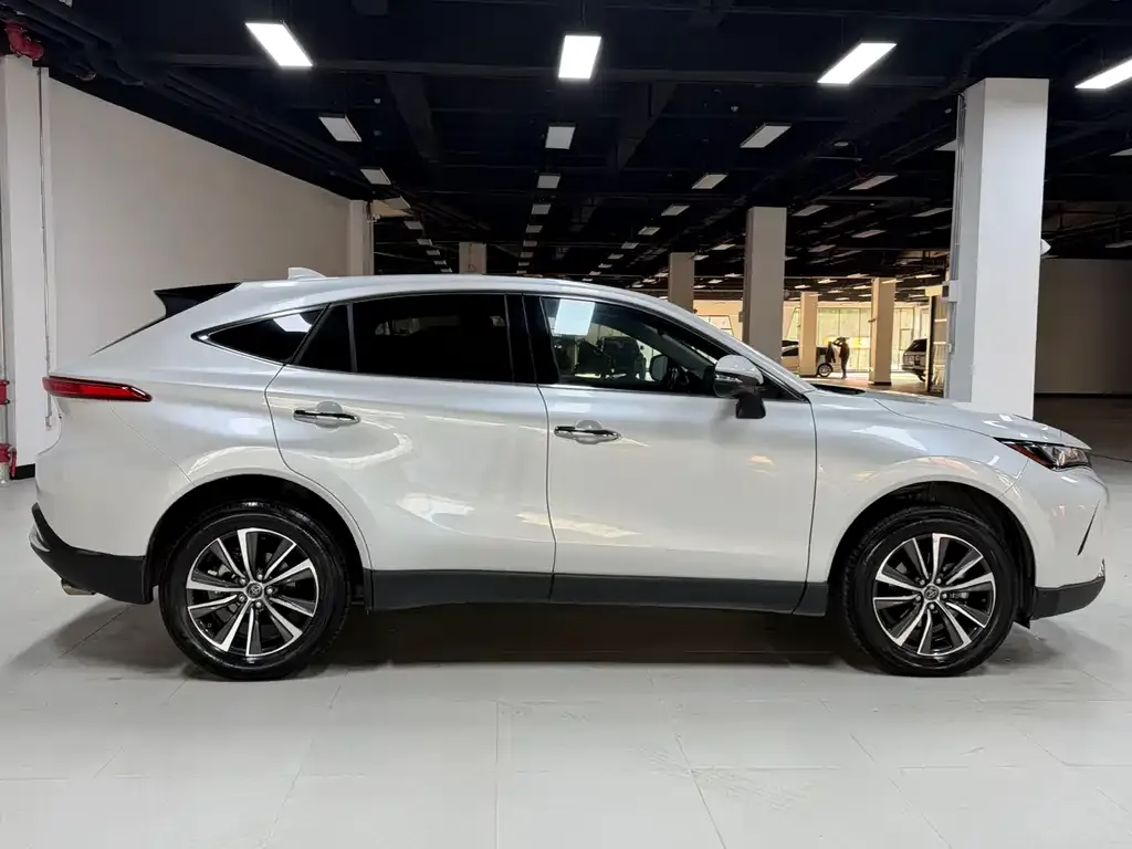 Toyota Harrier — фото 4