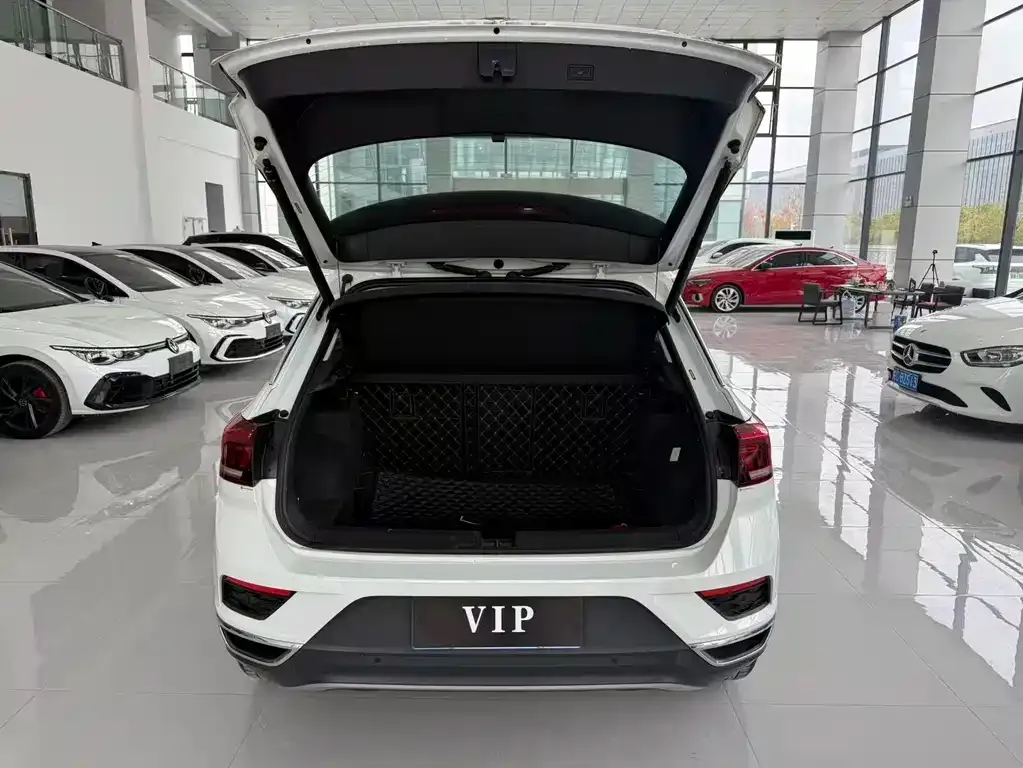 Volkswagen T-Roc — фото 10