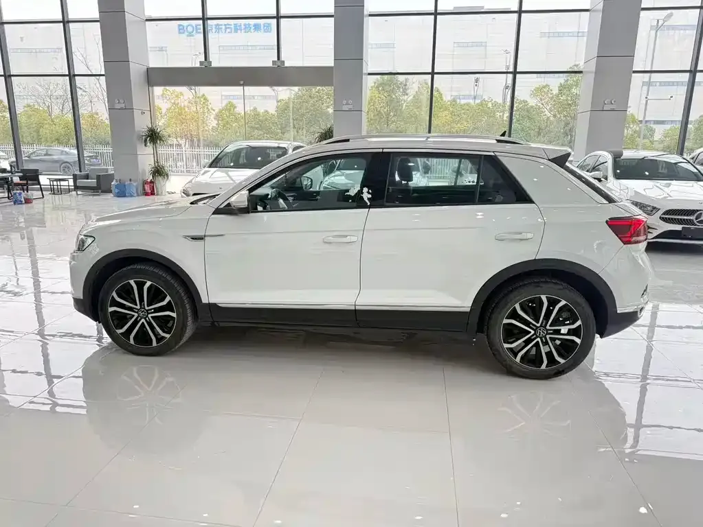 Volkswagen T-Roc — фото 9