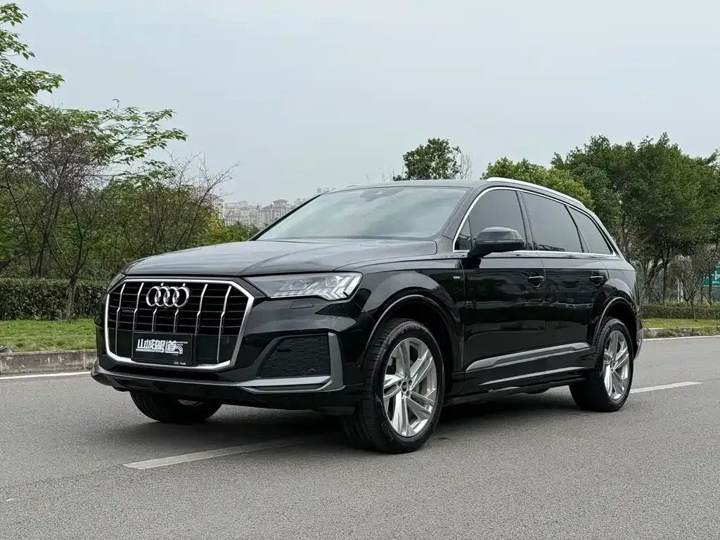 Audi Q7 — фото 1