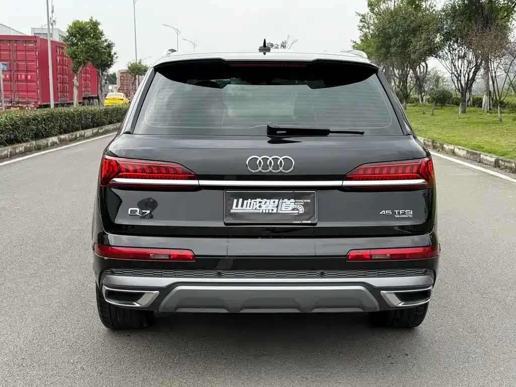 Audi Q7 — фото 4